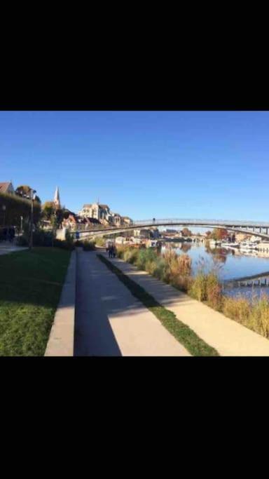 Bel Appart Au Bord De L'Eau Proche Gare Avec Wifi Auxerre Dış mekan fotoğraf