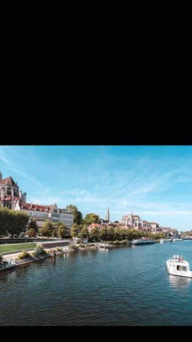 Bel Appart Au Bord De L'Eau Proche Gare Avec Wifi Auxerre Dış mekan fotoğraf