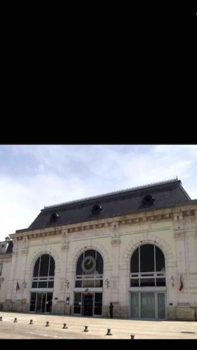 Bel Appart Au Bord De L'Eau Proche Gare Avec Wifi Auxerre Dış mekan fotoğraf